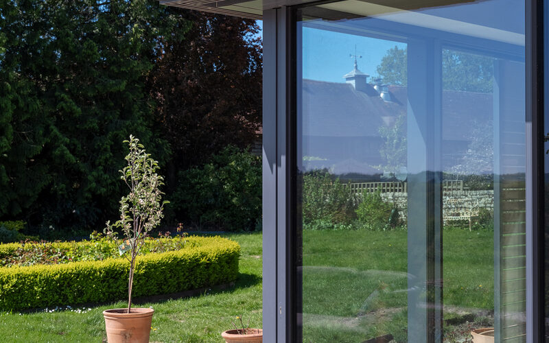 corner glass to glass connection